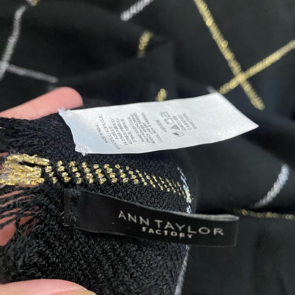 Beautiful Ann Taylor wool coat - size small and scarf. - Picture 4 of 4